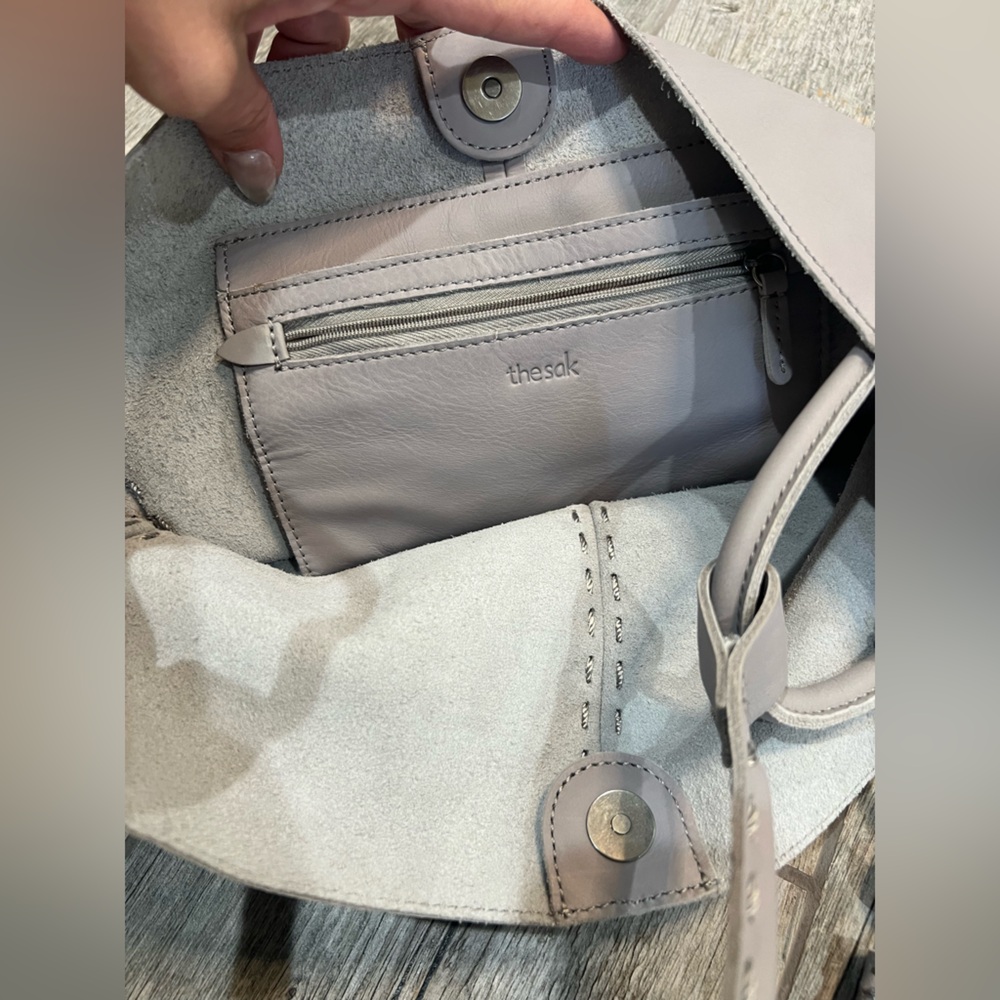 The Sak Los Feliz Leather Hobo Bag Dove Gray | Embossed Boho Tassel Purse | NWOT - Picture 10 of 11